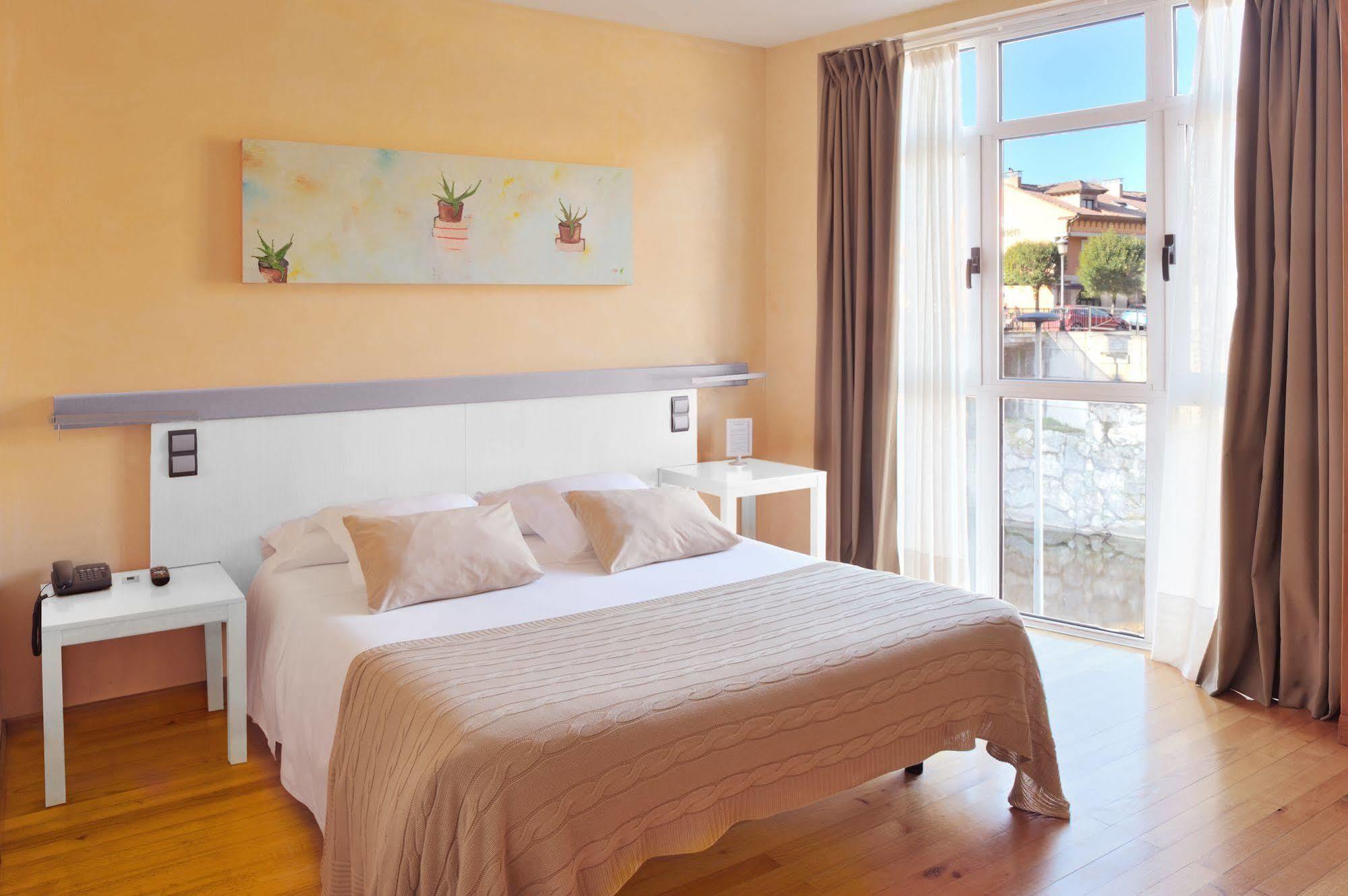 Hotel Nochendi Cangas de Onis Exterior photo